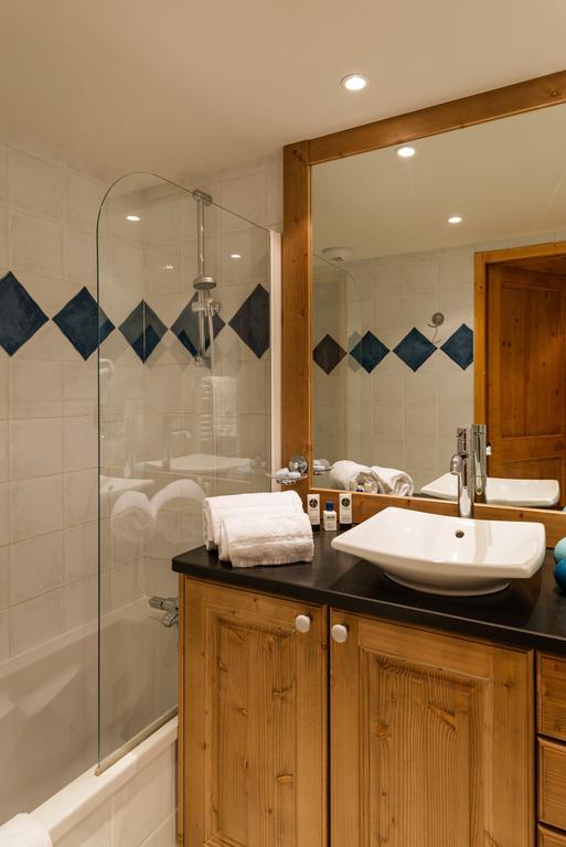 Travelski Home Premium - Residence Le Hameau Du Rocher Blanc Saint-Chaffrey Exteriör bild